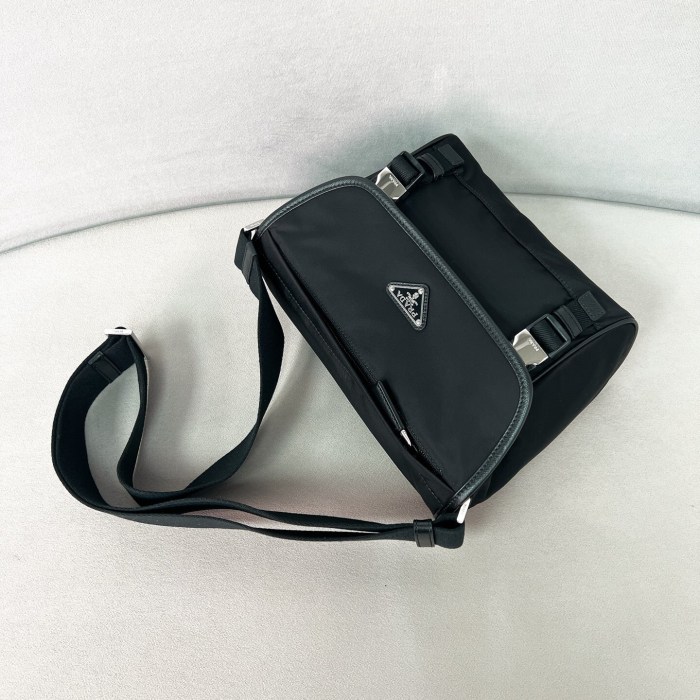 Medium Re-Nylon and leather shoulder bag“22.5*18*10CM”-088=