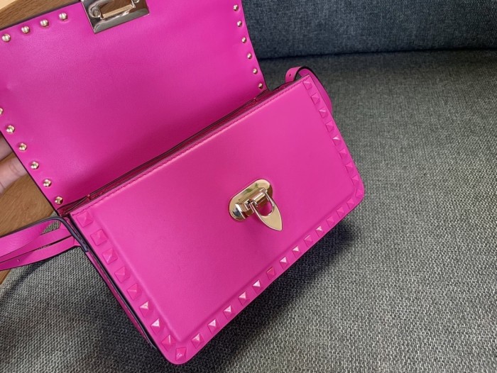 Rockstud23 Leather Shoulder Bag“23*13*9CM”-057=