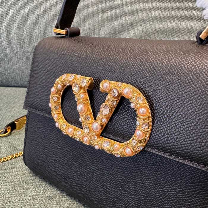 Vsling Small Handbag In Grainy Calfskin With Jewel Logo“22*16*9CM”-057=