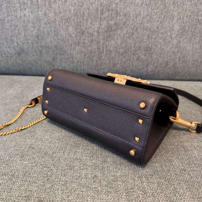 Vsling Small Handbag In Grainy Calfskin With Jewel Logo“22*16*9CM”-057=