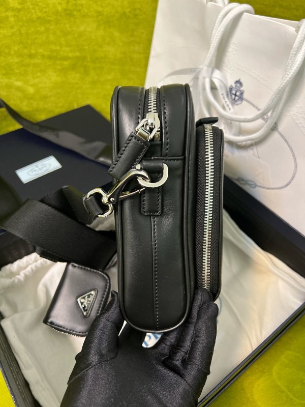 Triangle-Logo Leather Shoulder Bag“18.5*16*5CM”-089=