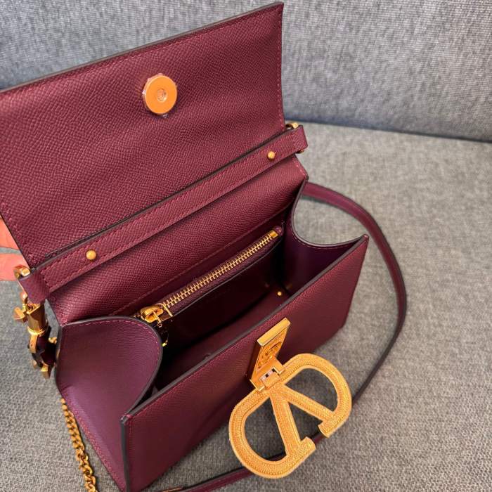 Vsling Small Handbag In Grainy Calfskin With Jewel Logo“22*16*9CM”-057=