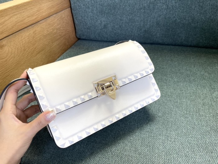 Rockstud23 Leather Shoulder Bag“23*13*9CM”-057=