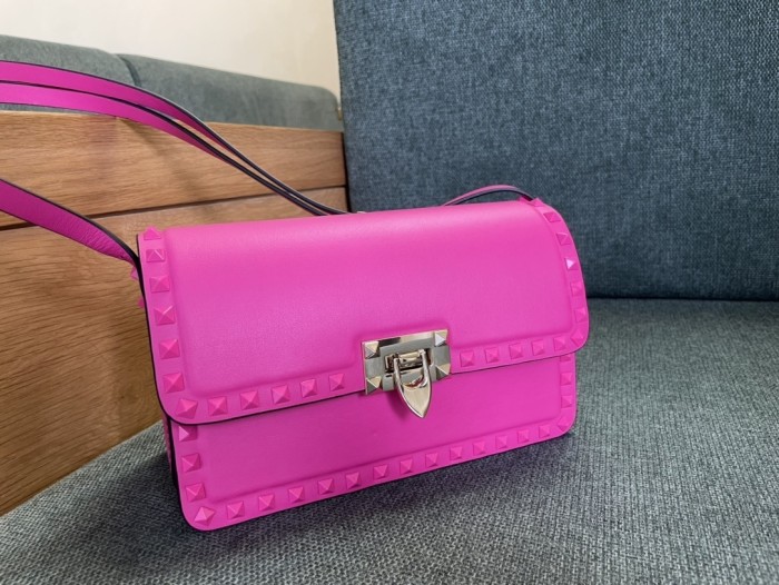 Rockstud23 Leather Shoulder Bag“23*13*9CM”-057=