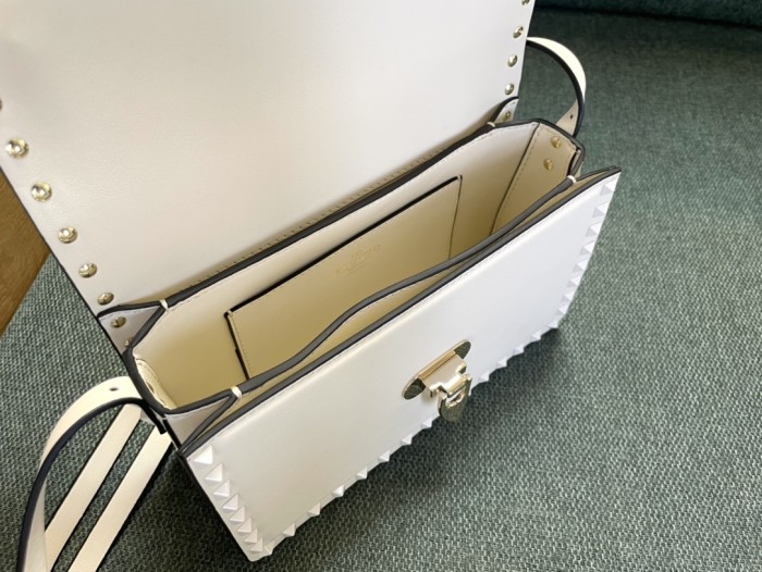 Rockstud23 Leather Shoulder Bag“23*13*9CM”-057=