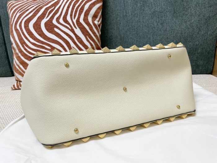 Roman Stud Grained-Leather Tote Bag“39.5*27*18CM”-008=
