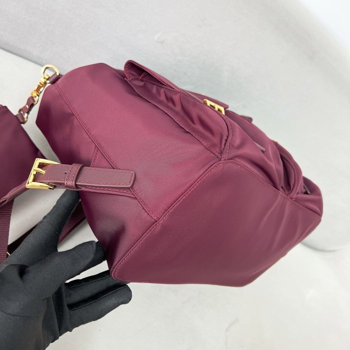 Medium Re-Nylon Backpack“32*30*15CM”-089=