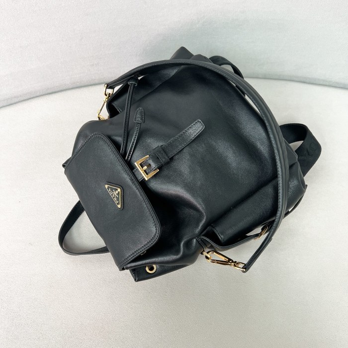 Explore medium nappa leather backpack  29 27 12.5CM  -0851=