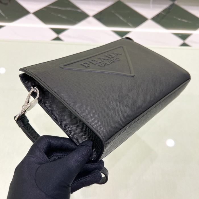 Saffiano Cuir Triangle Logo Embossed Wristlet Pouch“25*17*5CM”-057=
