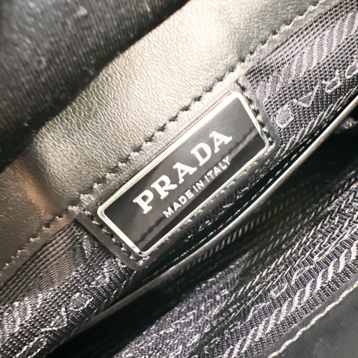 Saffiano Cuir Triangle Logo Embossed Wristlet Pouch“25*17*5CM”-057=