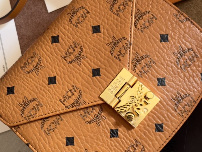 Cognac Visetos Coated Canvas and Leather Patricia Crossbody Ba“21*19*8CM”-062=