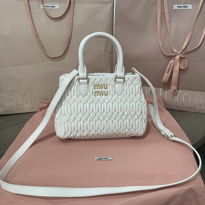 Matelassé Nappa Leather Handle Bag“20*16*11CM”-0501=