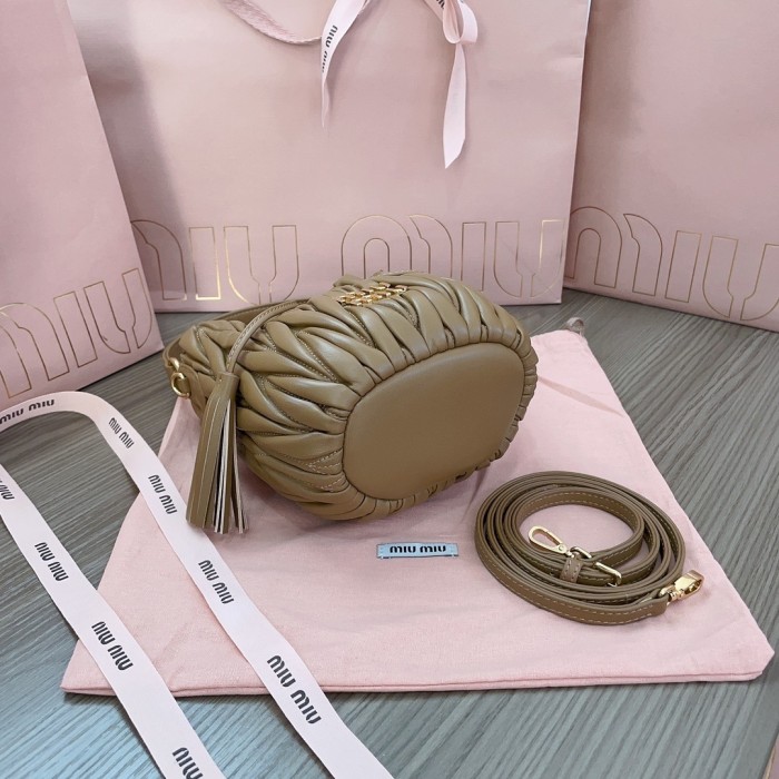 Matelassé Nappa Leather Bucket Bag“17*15*10CM”-058=