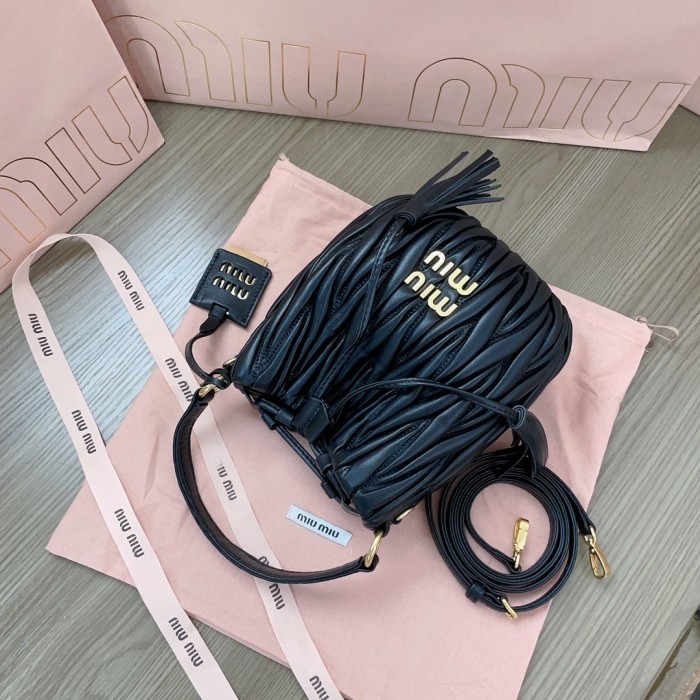 Matelassé Nappa Leather Bucket Bag“17*15*10CM”-058=
