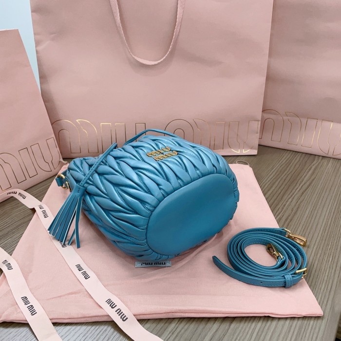 Matelassé Nappa Leather Bucket Bag“20*18*14CM”-039=