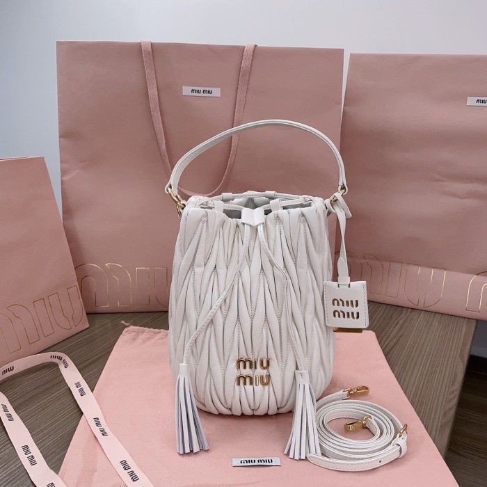 Matelassé Nappa Leather Bucket Bag“20*18*14CM”-039=