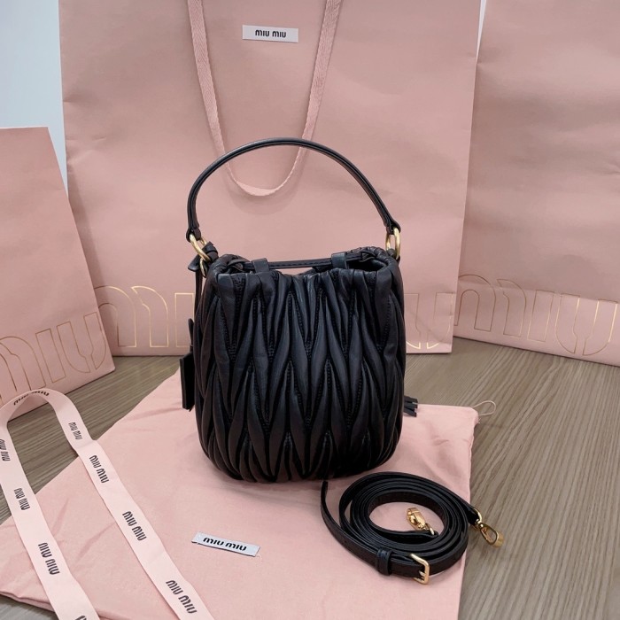 Matelassé Nappa Leather Bucket Bag“17*15*10CM”-058=