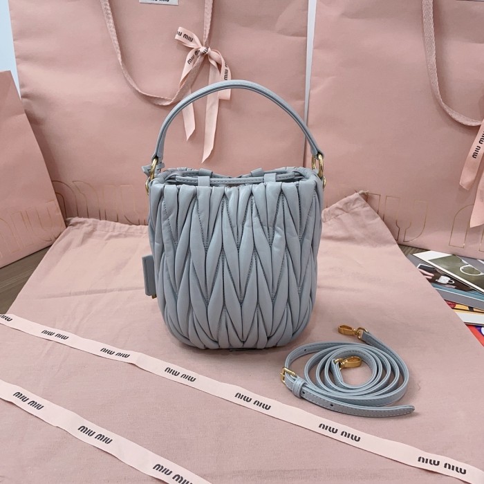 Matelassé Nappa Leather Bucket Bag“17*15*10CM”-058=