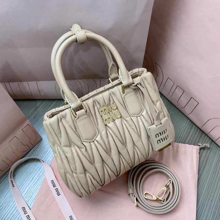 Matelassé Nappa Leather Handle Bag“20*16*11CM”-089=