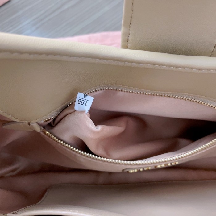 Matelassé Nappa Leather Handle Bag“20*16*11CM”-089=