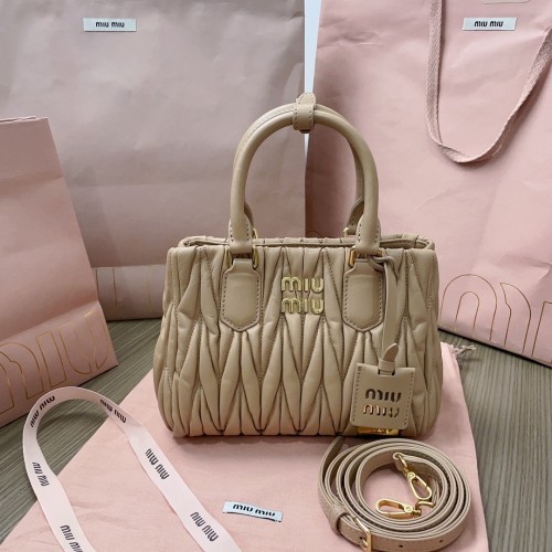 Matelassé Nappa Leather Handle Bag“20*16*11CM”-089=