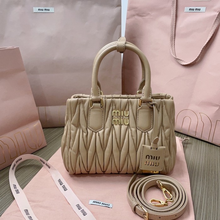 Matelassé Nappa Leather Handle Bag“20*16*11CM”-089=