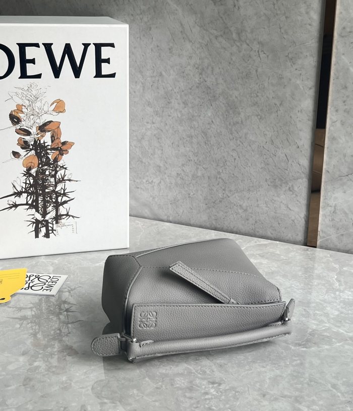 Puzzle Edge Bag In Soft Grained Calfskin “18*12*8CM”-037=