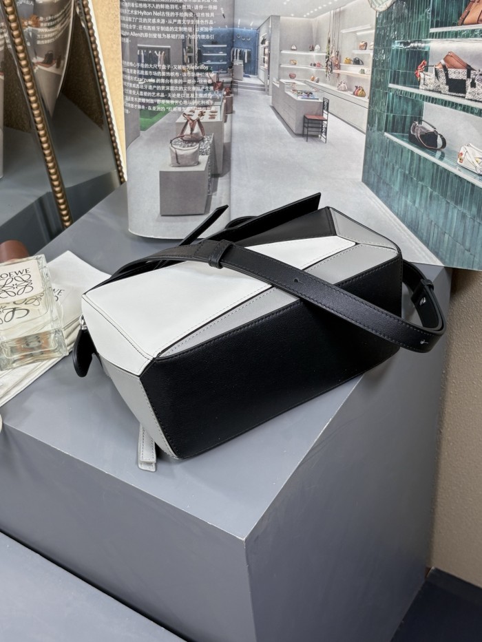 Small Puzzle bag in nappa calfskin“24*16.5*10.5CM”-057=