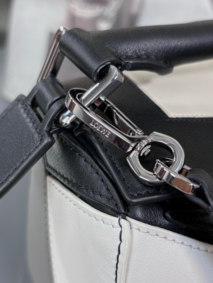 Small Puzzle bag in nappa calfskin“24*16.5*10.5CM”-057=