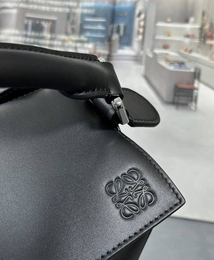 Small Puzzle bag in smooth calfskin“24*16.5*10.5CM”-037=