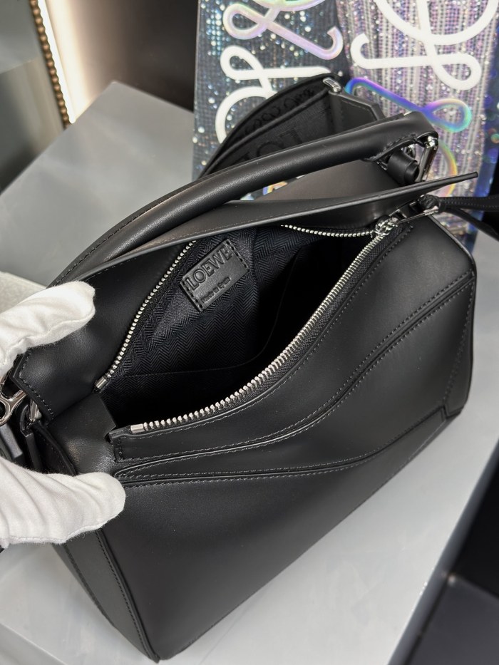 Small Puzzle bag in smooth calfskin“24*16.5*10.5CM”-037=