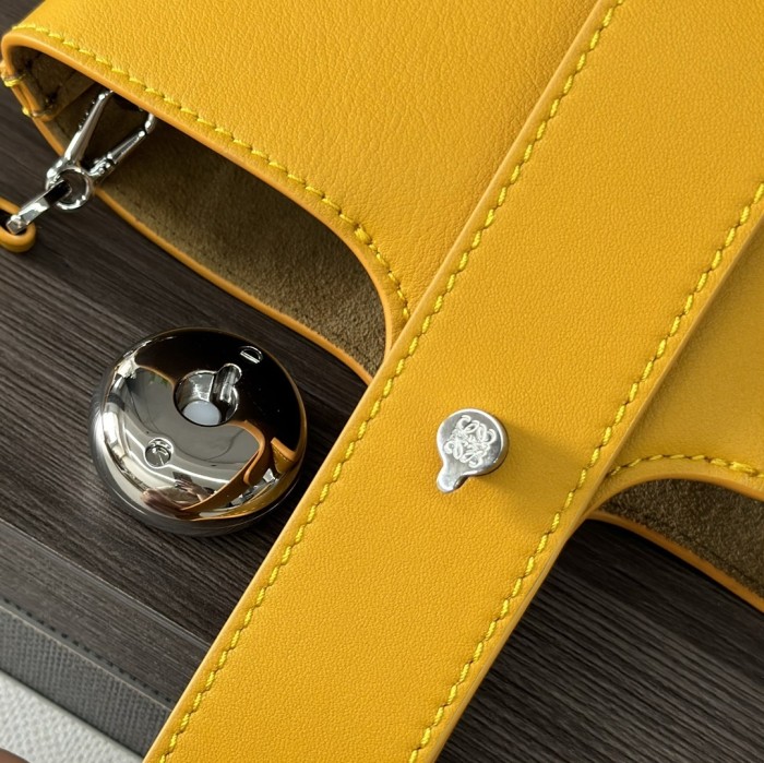 Pebble Bucket Bag In Soft Grained Calfskin“19.5*16*16CM”-037=