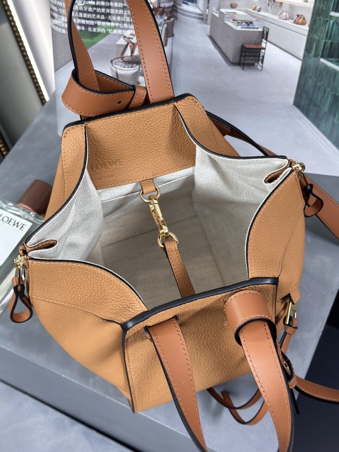 Compact Hammock bag in soft grained calfskin“20.8*19.5*14.5CM”-007=