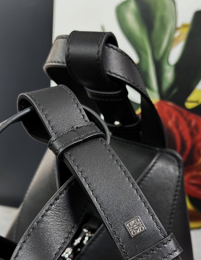 Compact Hammock bag in classic calfskin“20.8*19.5*14.5CM”-007=