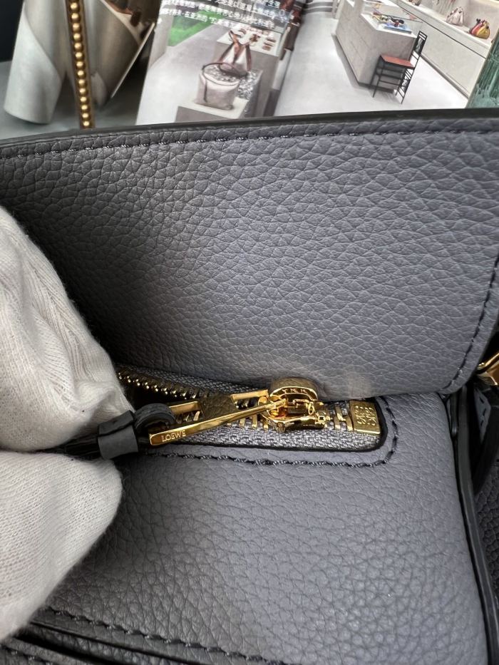Small Puzzle bag in soft grained calfskin“24*14*11CM”-066=