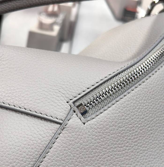 Small Puzzle Edge bag in soft grained calfskin“24*16*10.5CM”-086=