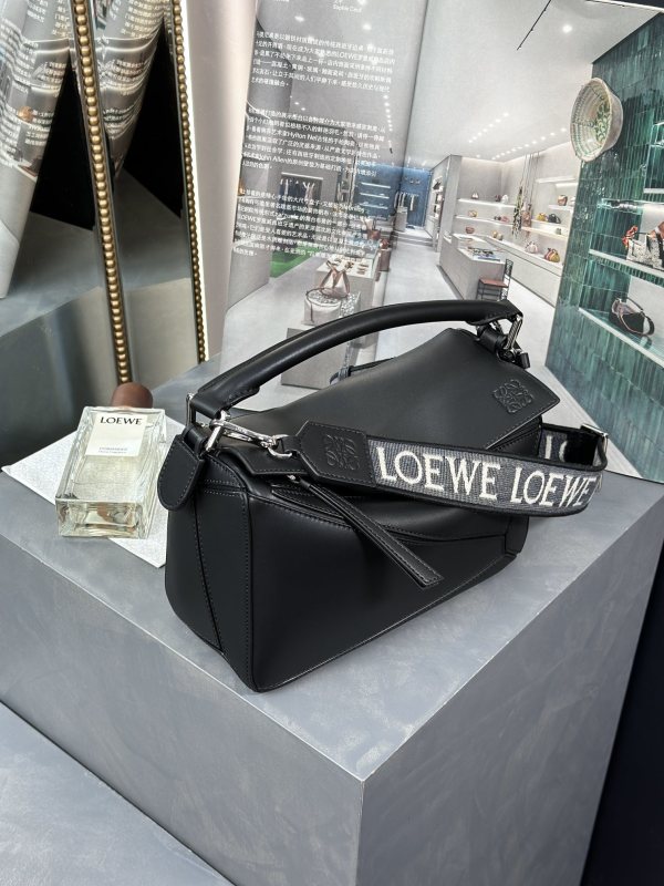 Small Puzzle bag in smooth calfskin“24*16.5*10.5CM”-037=
