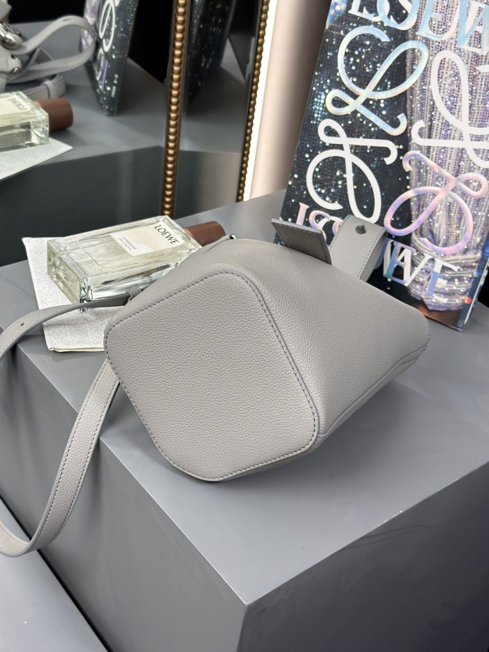 Mini Pebble Bucket bag in smooth calfskin“19.5*16*16CM”-037=