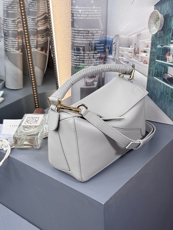 Small Puzzle bag in smooth calfskin“24*16*10.5CM”-057=