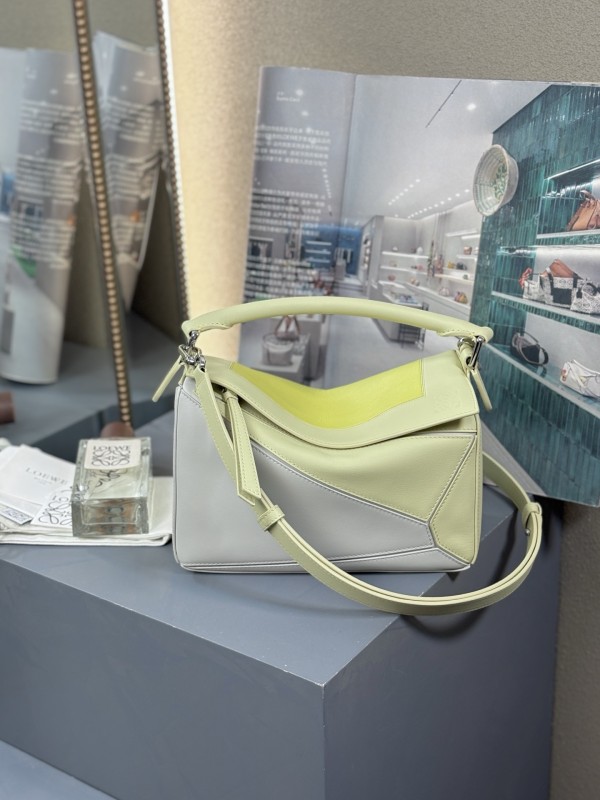 Small Puzzle bag in nappa calfskin“24*16.5*10.5CM”-057=