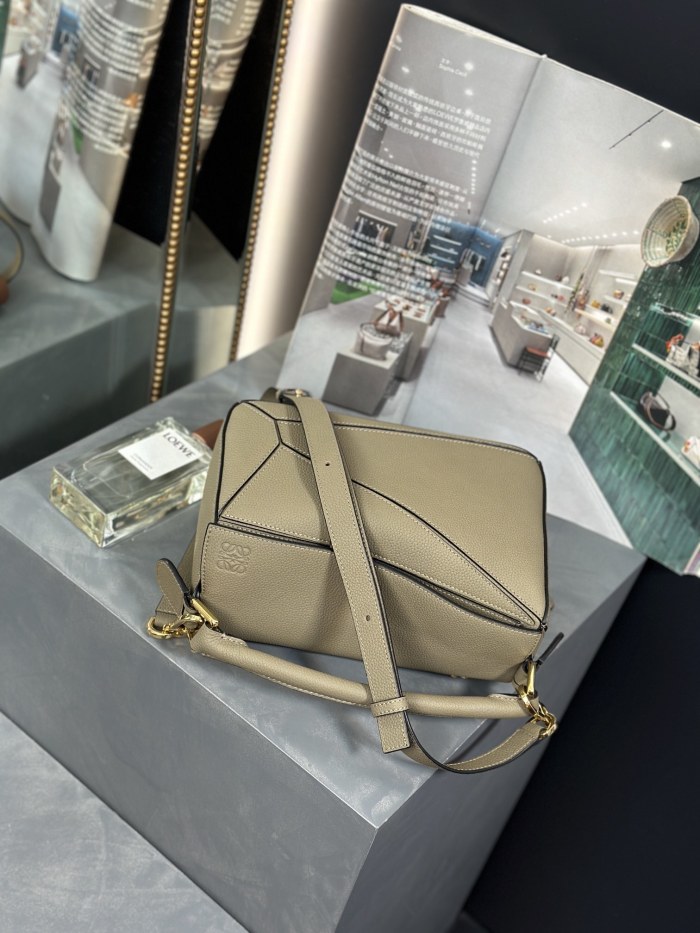 Small Puzzle bag in soft grained calfskin“24*14*11CM”-066=