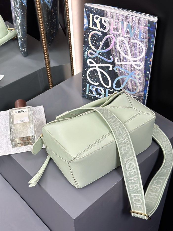 Small Puzzle bag in smooth calfskin“24*16.5*10.5CM”-037=