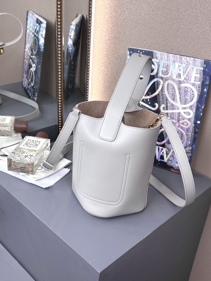 Mini Pebble bucket in smooth calfskin“19.5*16*16CM”-037=