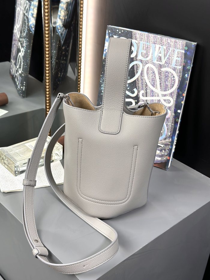 Mini Pebble Bucket bag in smooth calfskin“19.5*16*16CM”-037=