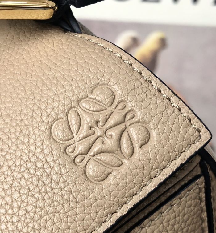Small Puzzle bag in soft grained calfskin“24*14*11CM”-066=