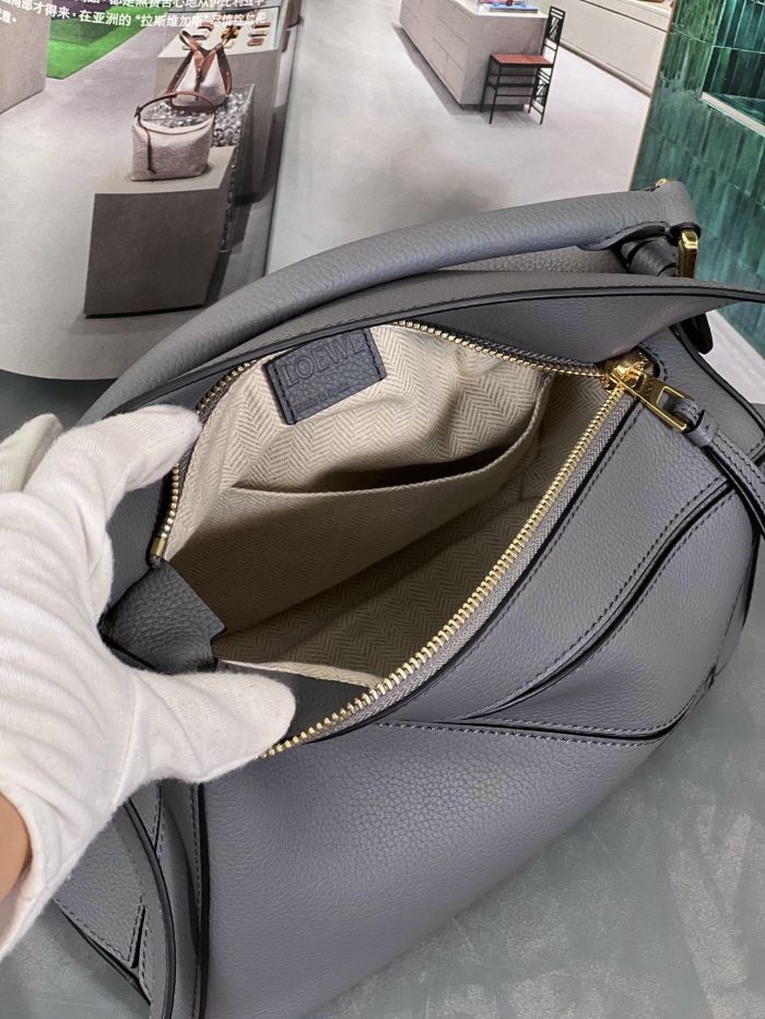 Small Puzzle bag in soft grained calfskin“24*14*11CM”-066=