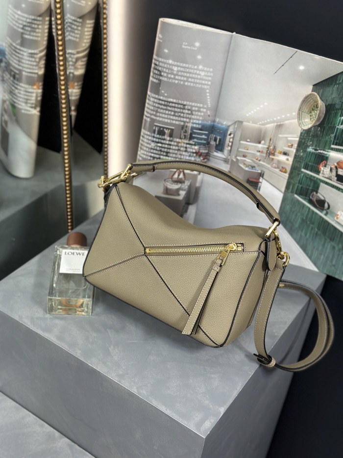 Small Puzzle bag in soft grained calfskin“24*14*11CM”-066=