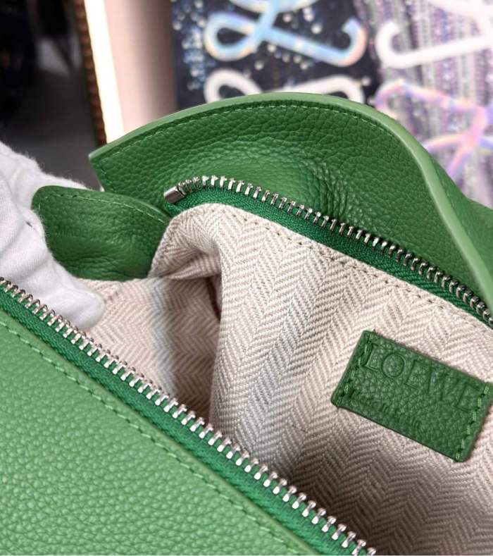 Small Puzzle Edge bag in soft grained calfskin“24*16*10.5CM”-086=