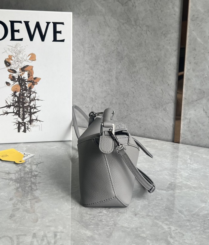 Puzzle Edge Bag In Soft Grained Calfskin “18*12*8CM”-037=