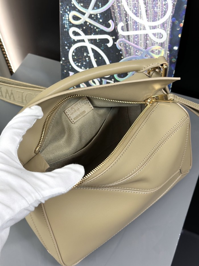 Small Puzzle bag in smooth calfskin“24*16.5*10.5CM”-037=
